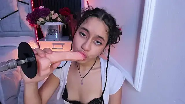 Littleannyy on StripChat 