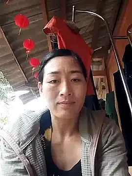 lris-Beauty77 model from StripChat