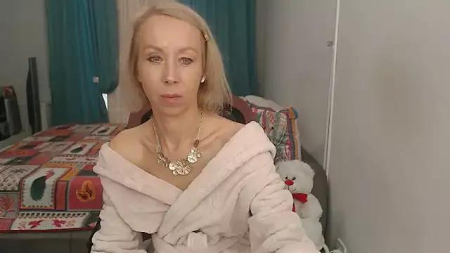 LuxuryNika on StripChat 