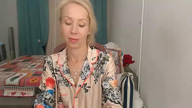 LuxuryNika on StripChat 