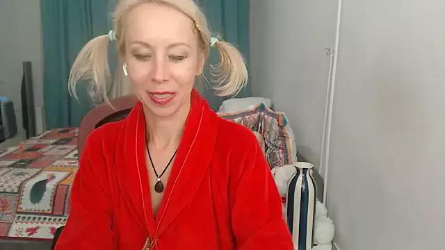 LuxuryNika on StripChat 