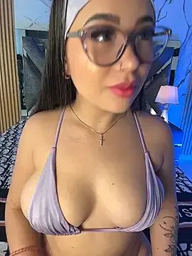 LylaLee111 on StripChat 