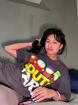 lynn9000 on StripChat 