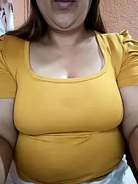 Mia-Glow on StripChat