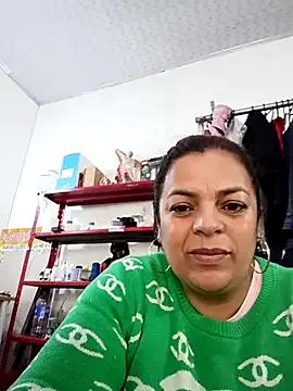 Mia-Glow on StripChat