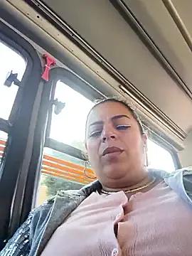 Mia-Glow on StripChat