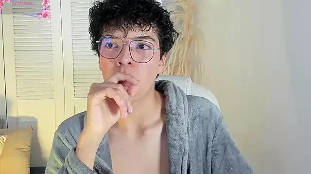 miilo_wolf on StripChat 