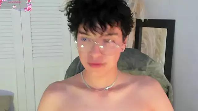 miilo_wolf on StripChat 