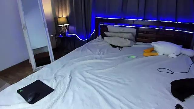 MikkiShoww on StripChat 