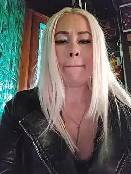 MILFBARBY — Make me squirt in public place