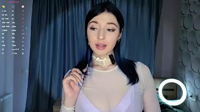 MinnieHiness on StripChat 