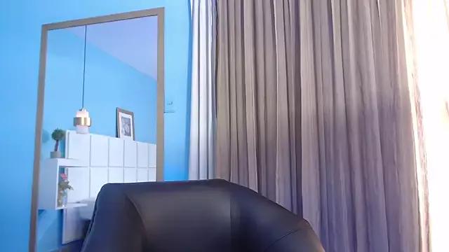 PenelopeBond on StripChat