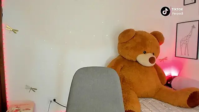 princessluna_19 on StripChat