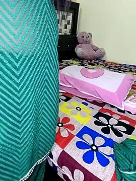 PRIYA_22 on StripChat