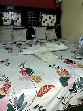 PRIYA_22 on StripChat