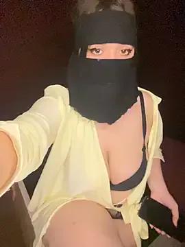 RooVaaN-Xx on StripChat 