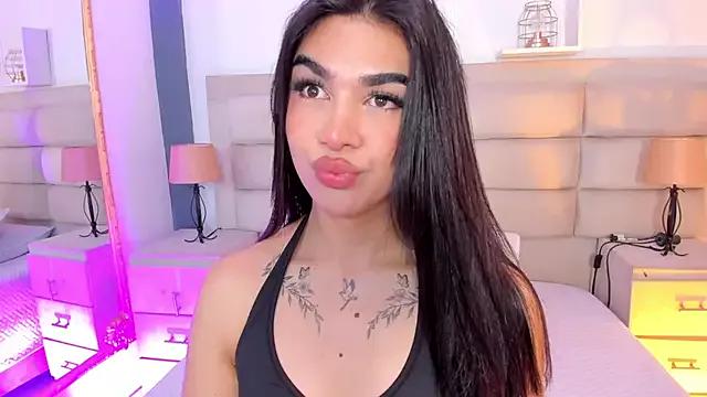 RoseCassie — naked and play body