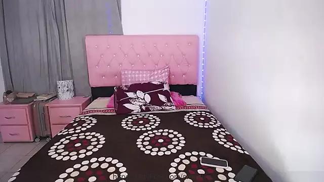 samanthadeluxe1 on StripChat 