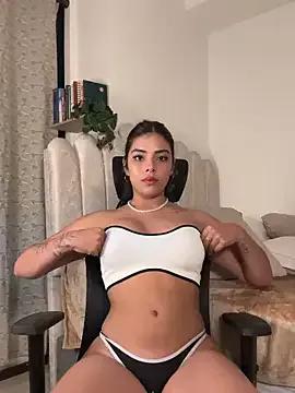 Freechat Sara-Evans on StripChat