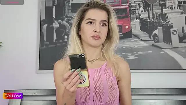 Sarah-Hart on StripChat 