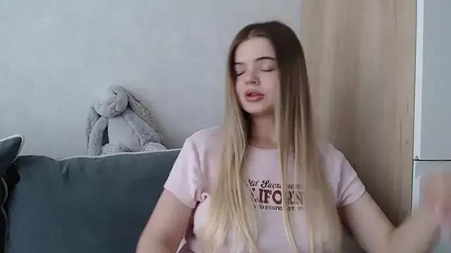 Sarah_keyy on StripChat 