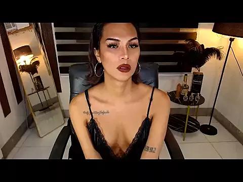 SarahAmber on StripChat 