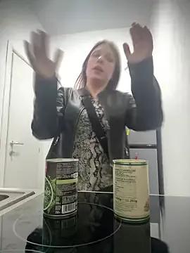 StripChat Sashabunny  is Freechat  Sashabunny — Take off skirt and twerk