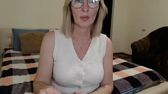 sensualEmilia on StripChat 