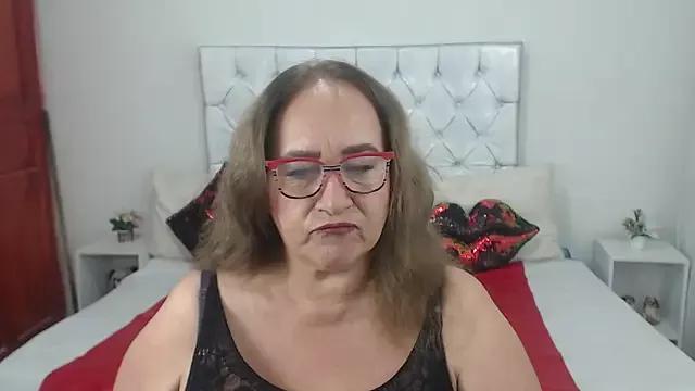 Sweetbigcatt on StripChat 