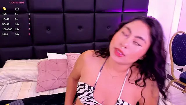 TamaraLeen on StripChat 