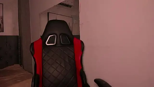 Tinyscarlett — Play pussy with dildo in public