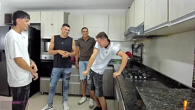 Voyeurism_guyss on StripChat