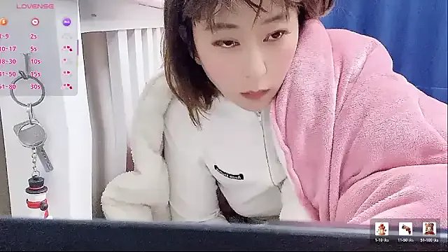 YOYO--728 on StripChat
